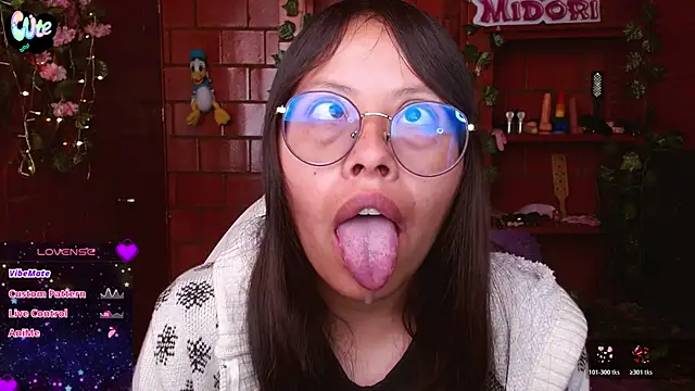 Snapshot of MidoriQuiinn chatting on 11-12-25, 02:50 MidoriQuiinn online show from 11-12-25, 02:50