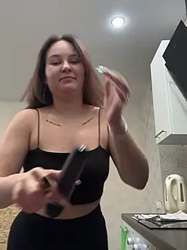 Snapshot of EsterLogan chatting on 12-20-24, 11:00 EsterLogan online show from 12-20-24, 11:00