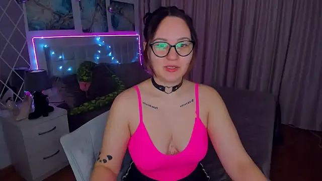 Snapshot of EsterLogan chatting on 12-31-24, 05:44 EsterLogan online show from 12-31-24, 05:44