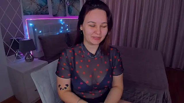 Snapshot of EsterLogan chatting on 01-07-25, 08:24 EsterLogan online show from 01-07-25, 08:24