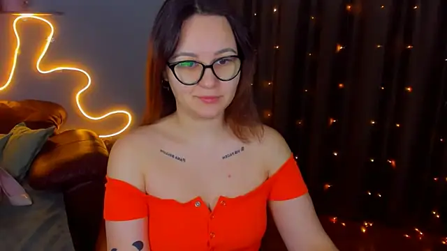 Snapshot of EsterLogan chatting on 01-15-25, 05:40 EsterLogan online show from 01-15-25, 05:40