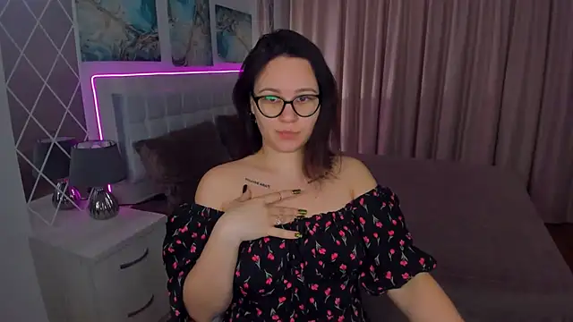 Snapshot of EsterLogan chatting on 01-19-25, 05:37 EsterLogan online show from 01-19-25, 05:37