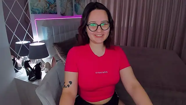 Snapshot of EsterLogan chatting on 01-24-25, 09:17 EsterLogan online show from 01-24-25, 09:17