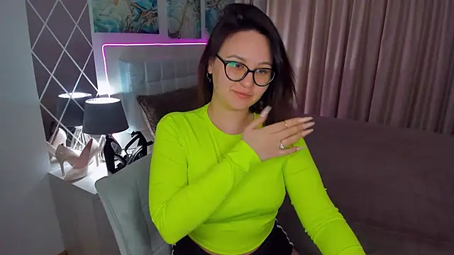 Snapshot of EsterLogan chatting on 01-25-25, 11:13 EsterLogan online show from 01-25-25, 11:13