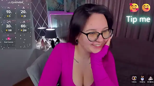 Snapshot of EsterLogan chatting on 01-31-25, 08:54 EsterLogan online show from 01-31-25, 08:54