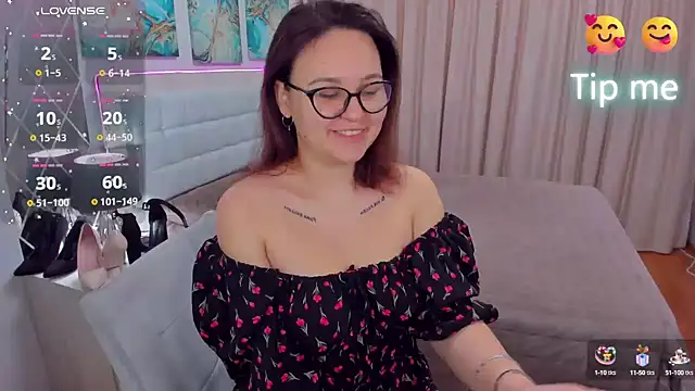 Snapshot of EsterLogan chatting on 02-01-25, 09:54 EsterLogan online show from 02-01-25, 09:54