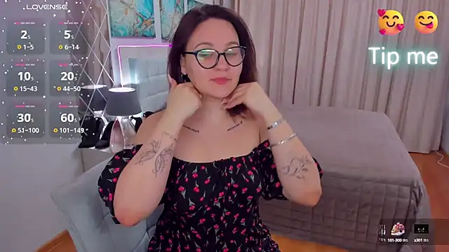 Snapshot of EsterLogan chatting on 02-01-25, 01:20 EsterLogan online show from 02-01-25, 01:20