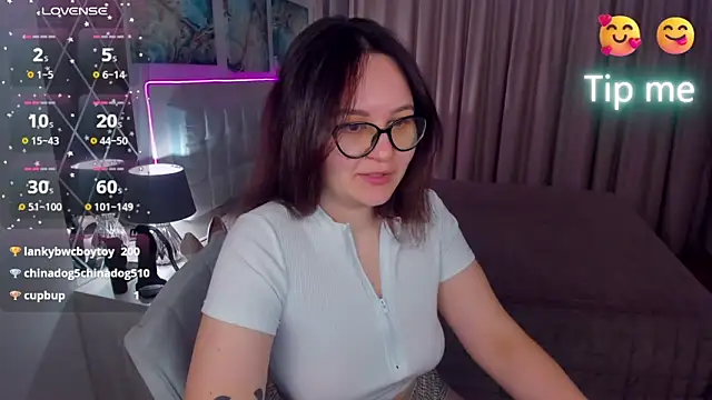 Snapshot of EsterLogan chatting on 02-02-25, 11:51 EsterLogan online show from 02-02-25, 11:51