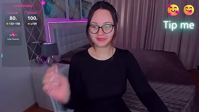 Snapshot of EsterLogan chatting on 02-09-25, 05:50 EsterLogan online show from 02-09-25, 05:50