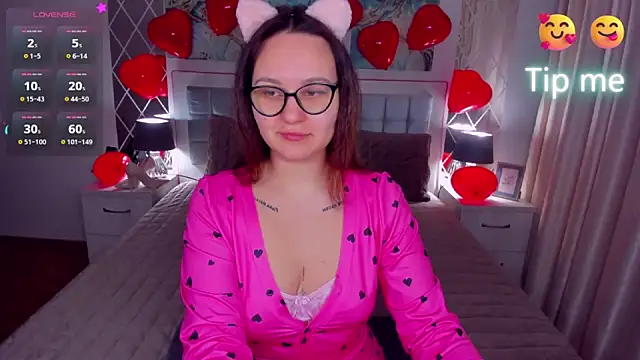 Snapshot of EsterLogan chatting on 02-15-25, 06:55 EsterLogan online show from 02-15-25, 06:55