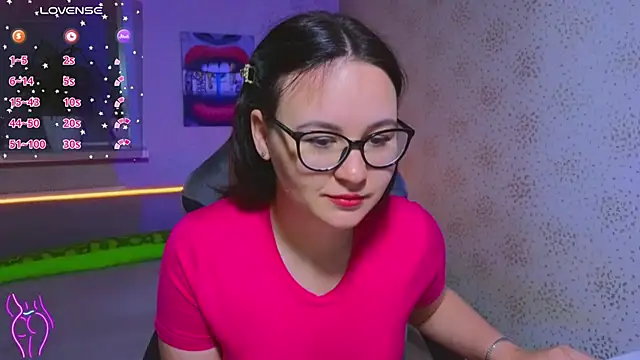 Snapshot of EsterLogan chatting on 09-22-25, 01:46 EsterLogan online show from 09-22-25, 01:46