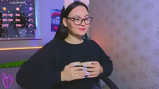 Snapshot of EsterLogan chatting on 09-30-25, 10:42 EsterLogan online show from 09-30-25, 10:42