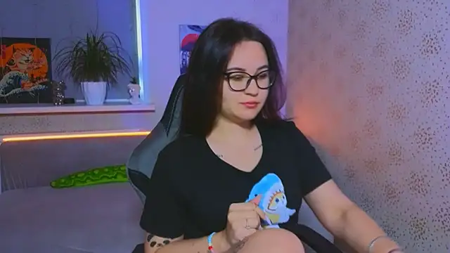 Snapshot of EsterLogan chatting on 10-12-25, 08:24 EsterLogan online show from 10-12-25, 08:24