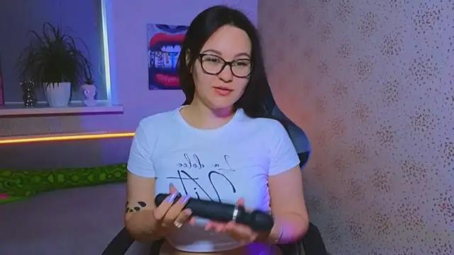 Snapshot of EsterLogan chatting on 11-03-25, 10:27 EsterLogan online show from 11-03-25, 10:27