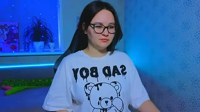 Snapshot of EsterLogan chatting on 11-10-25, 10:58 EsterLogan online show from 11-10-25, 10:58