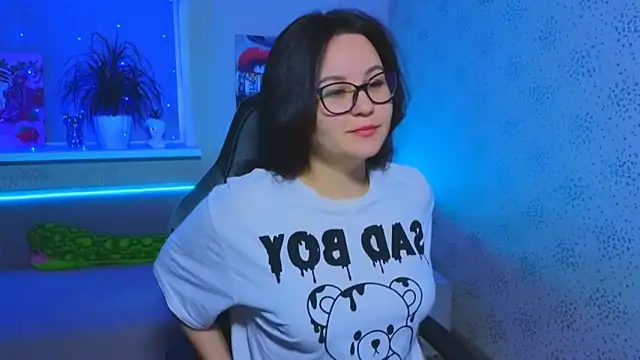 Snapshot of EsterLogan chatting on 11-12-25, 10:26 EsterLogan online show from 11-12-25, 10:26