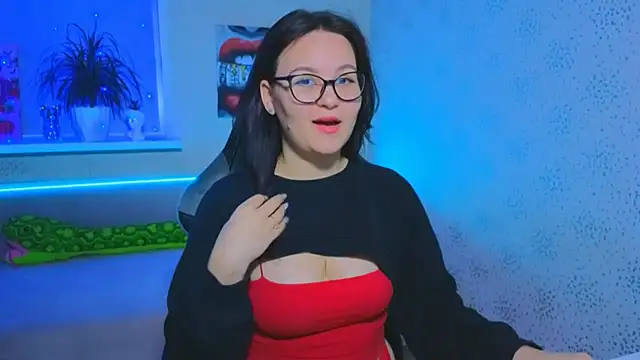 Snapshot of EsterLogan chatting on 11-13-25, 10:25 EsterLogan online show from 11-13-25, 10:25