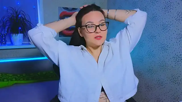 Snapshot of EsterLogan chatting on 11-21-25, 09:52 EsterLogan online show from 11-21-25, 09:52