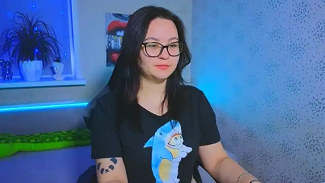 Snapshot of EsterLogan chatting on 11-23-25, 07:08 EsterLogan online show from 11-23-25, 07:08