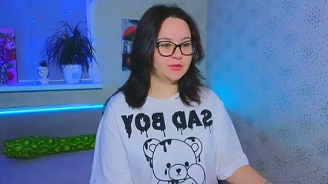 Snapshot of EsterLogan chatting on 11-24-25, 06:46 EsterLogan online show from 11-24-25, 06:46