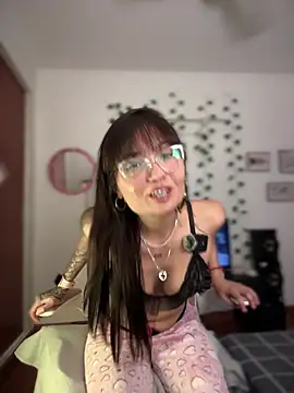 LunaXuan online show from 11-20-25, 03:50