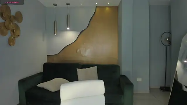 NiaHolland online show from 10-11-25, 05:55