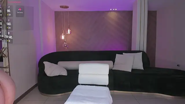 NiaHolland online show from 02-12-26, 06:03