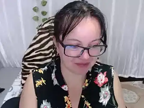 Sonialorens  online show from 02-06-25, 02:26