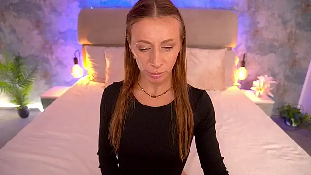 MirandaHobbs online show from 10-22-25, 07:08