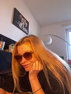 Snapshot of Lisavontease chatting on 02-21-26, 08:37 Lisavontease online show from 02-21-26, 08:37