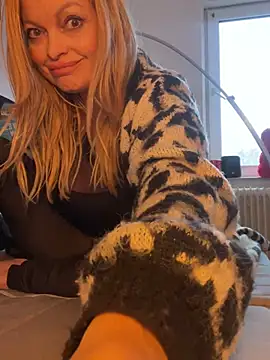 Snapshot of Lisavontease chatting on 02-22-26, 02:26 Lisavontease online show from 02-22-26, 02:26