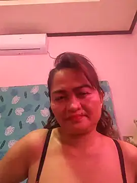 Snapshot of hotmommm4you chatting on 10-04-25, 06:22 hotmommm4you online show from 10-04-25, 06:22