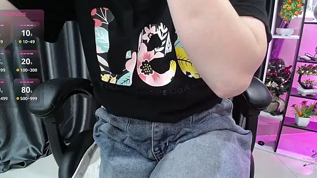 Yuki-yio online show from 10-15-25, 01:17