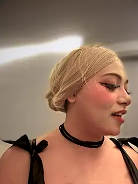 seraphine23 online show from 10-11-25, 06:01