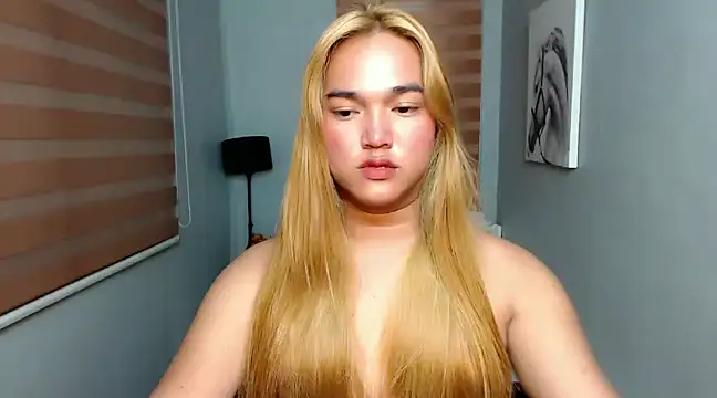 Snapshot of MoaningKylie chatting on 01-25-25, 01:21 MoaningKylie online show from 01-25-25, 01:21