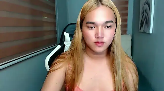 Snapshot of MoaningKylie chatting on 02-01-25, 01:44 MoaningKylie online show from 02-01-25, 01:44