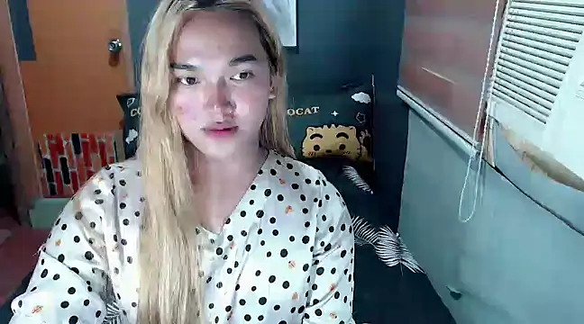 Snapshot of MoaningKylie chatting on 03-23-25, 06:26 MoaningKylie online show from 03-23-25, 06:26