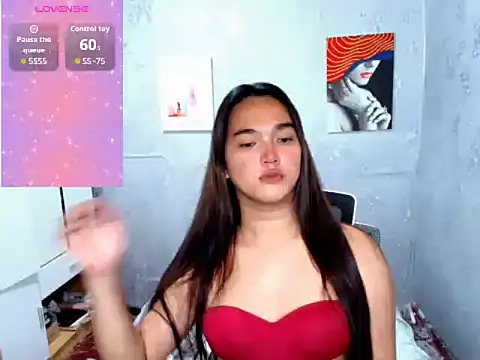 Snapshot of MoaningKylie chatting on 10-12-25, 03:44 MoaningKylie online show from 10-12-25, 03:44