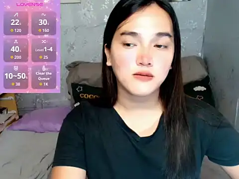 Snapshot of MoaningKylie chatting on 12-18-25, 10:10 MoaningKylie online show from 12-18-25, 10:10