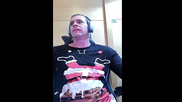 Snapshot of pablodavid15 chatting on 11-29-25, 06:05 pablodavid15 online show from 11-29-25, 06:05