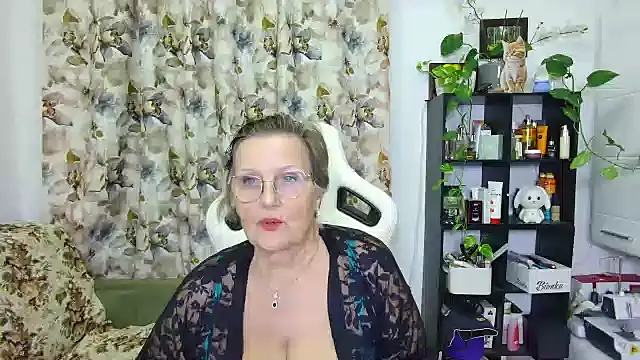 Snapshot of Selenna57 chatting on 01-06-25, 07:02 Selenna57 online show from 01-06-25, 07:02