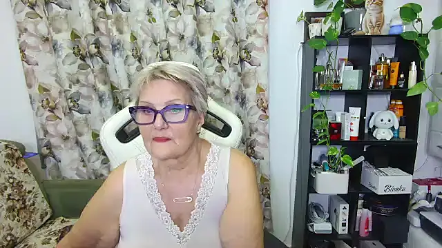 Snapshot of Selenna57 chatting on 02-01-25, 06:51 Selenna57 online show from 02-01-25, 06:51