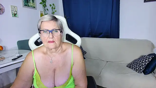 Snapshot of Selenna57 chatting on 01-15-26, 06:22 Selenna57 online show from 01-15-26, 06:22