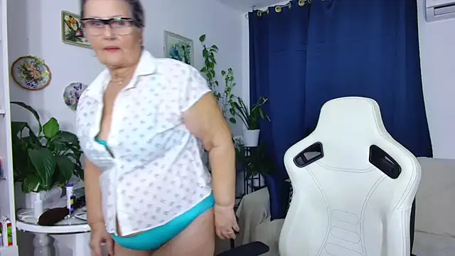 Snapshot of Selenna57 chatting on 02-07-26, 06:44 Selenna57 online show from 02-07-26, 06:44