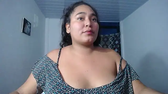 Snapshot of sirena_15 chatting on 10-24-25, 06:10 sirena 15 online show from 10-24-25, 06:10