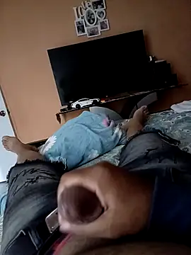 Snapshot of bebe082112 chatting on 12-23-24, 11:04 bebe082112 online show from 12-23-24, 11:04