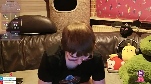 Snapshot of GamerGirl_Eve chatting on 10-11-25, 06:06 GamerGirl Eve online show from 10-11-25, 06:06