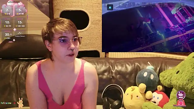 Snapshot of GamerGirl_Eve chatting on 10-24-25, 06:26 GamerGirl Eve online show from 10-24-25, 06:26