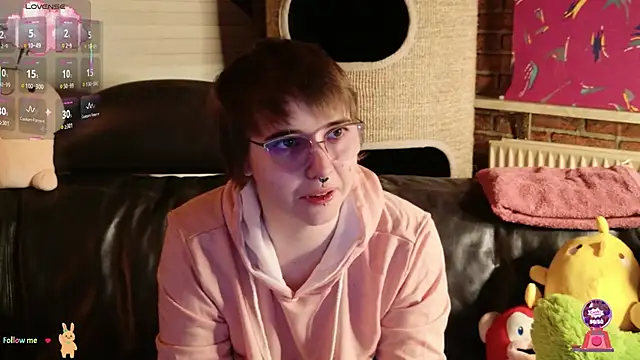 Snapshot of GamerGirl_Eve chatting on 10-25-25, 06:13 GamerGirl Eve online show from 10-25-25, 06:13