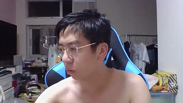 Snapshot of charlie_xdd chatting on 10-17-25, 10:40 charlie xdd online show from 10-17-25, 10:40